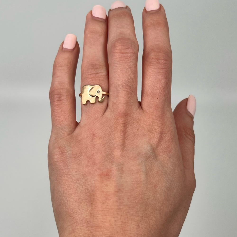 Cute gold toned elephant ring